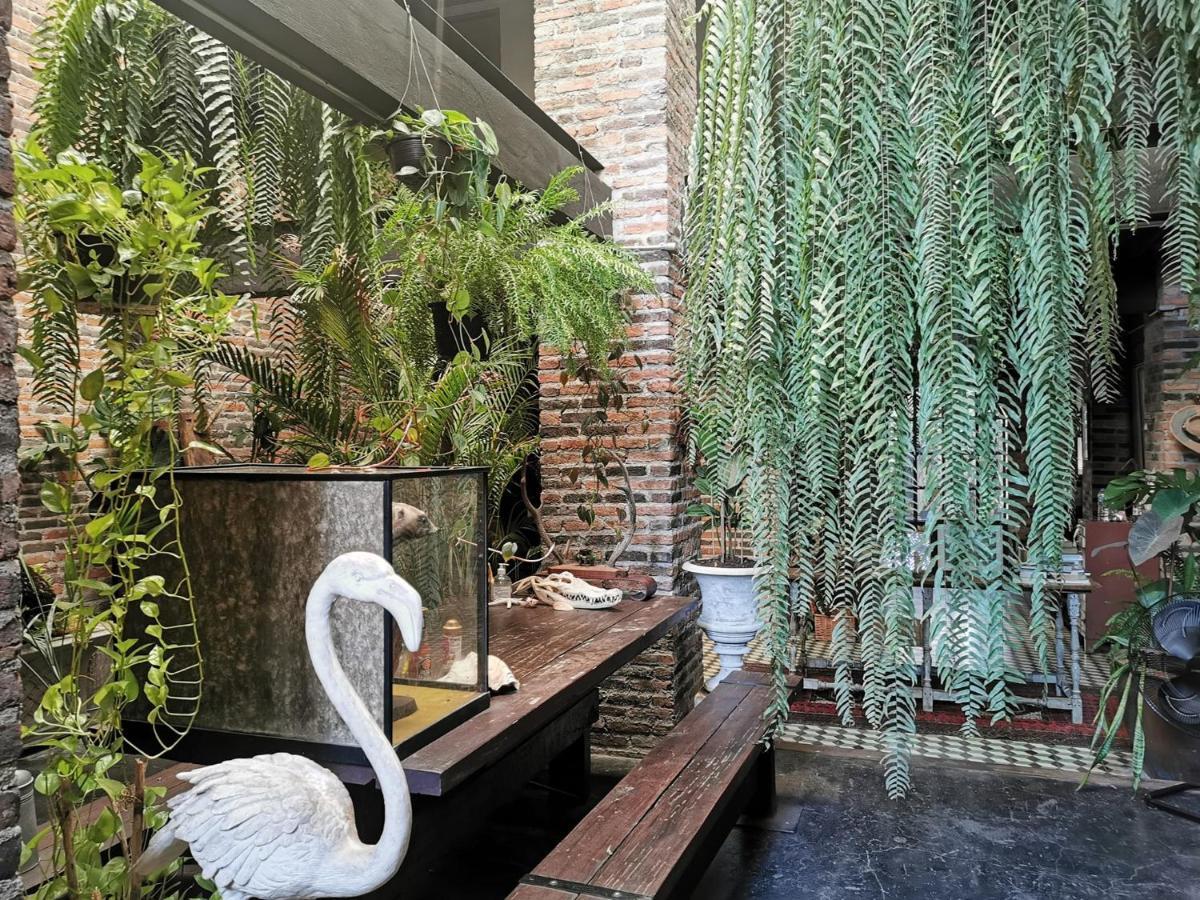 J No.14 Bed & Breakfast Банкок Екстериор снимка
