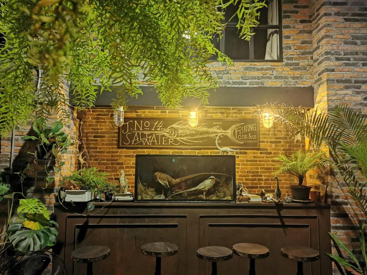 J No.14 Bed & Breakfast Банкок Екстериор снимка