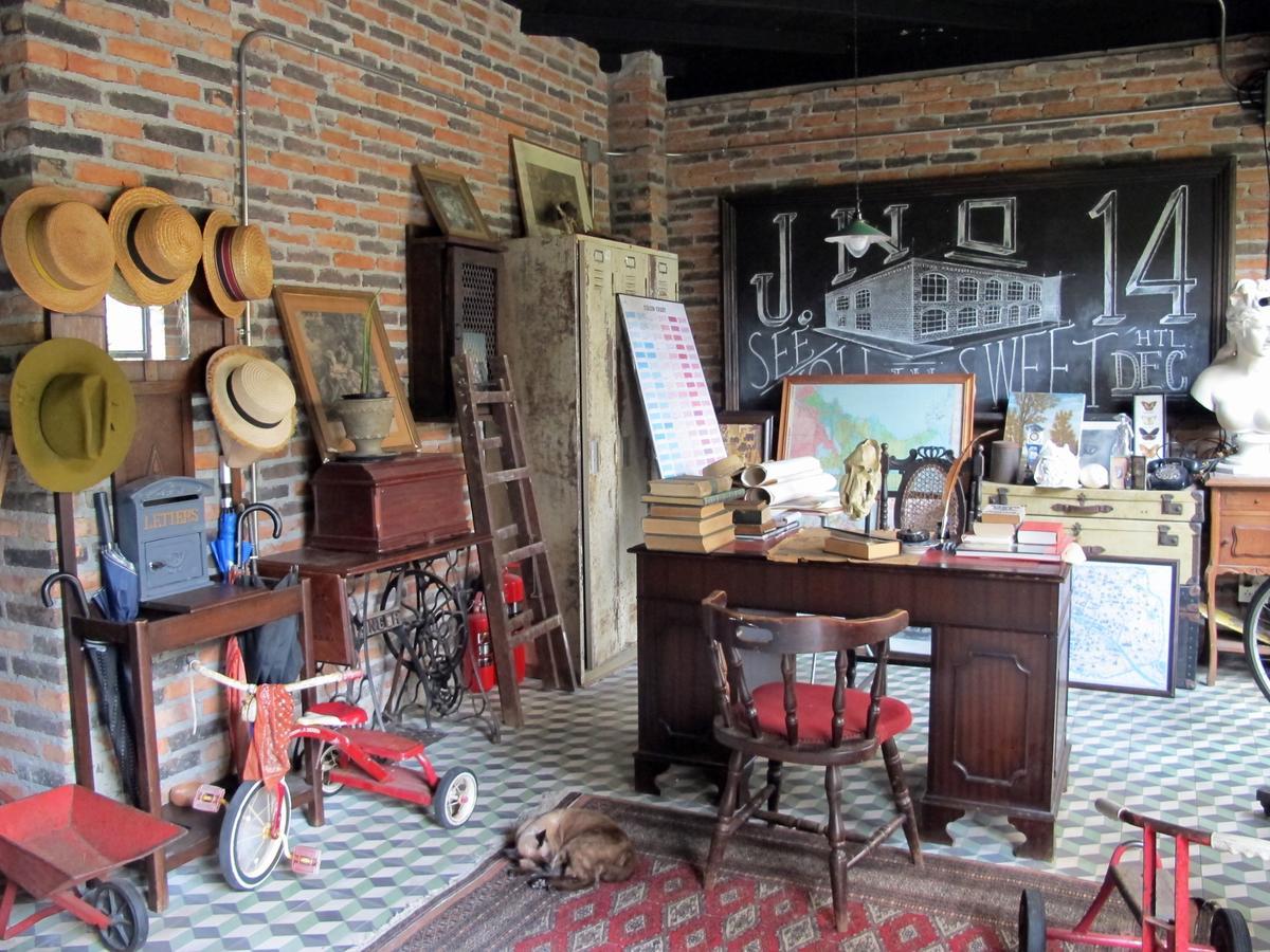 J No.14 Bed & Breakfast Банкок Екстериор снимка
