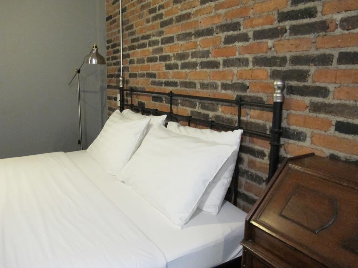 J No.14 Bed & Breakfast Банкок Екстериор снимка