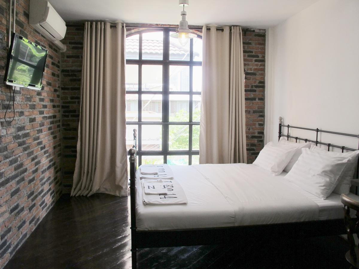 J No.14 Bed & Breakfast Банкок Екстериор снимка
